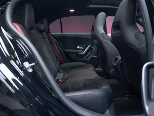 MERCEDES-BENZ A 35 AMG 4matic / Facelift / Panorama-Schiebedach / Rückfahrkamera