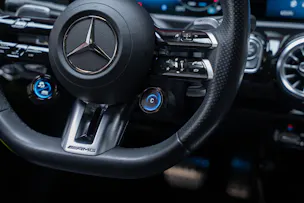 MERCEDES-BENZ A 35 AMG 4matic / Facelift / Panorama-Schiebedach / Rückfahrkamera