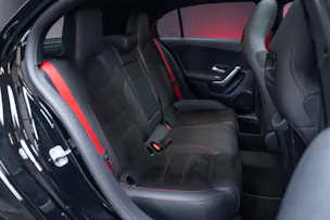 MERCEDES-BENZ A 35 AMG 4matic / Facelift / Panorama-Schiebedach / Rückfahrkamera