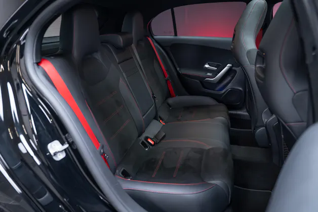 MERCEDES-BENZ A 35 AMG 4matic / Facelift / Panorama-Schiebedach / Rückfahrkamera