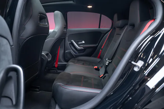 MERCEDES-BENZ A 35 AMG 4matic / Facelift / Panorama-Schiebedach / Rückfahrkamera