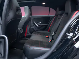 MERCEDES-BENZ A 35 AMG 4matic / Facelift / Panorama-Schiebedach / Rückfahrkamera