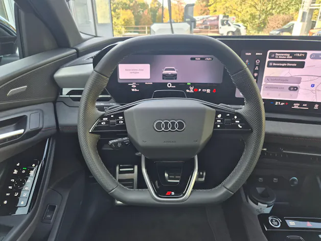 AUDI Q6 e-tron quattro