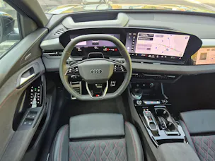 AUDI Q6 e-tron quattro