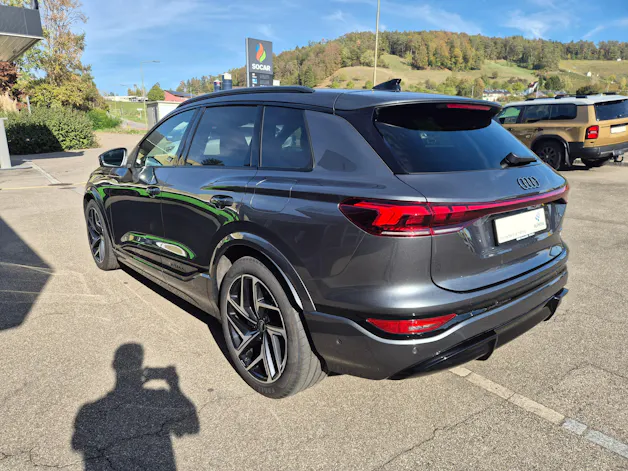 AUDI Q6 e-tron quattro