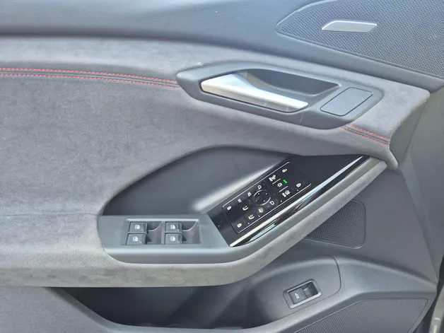 AUDI Q6 e-tron quattro