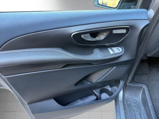 MERCEDES-BENZ EQV 300 lang