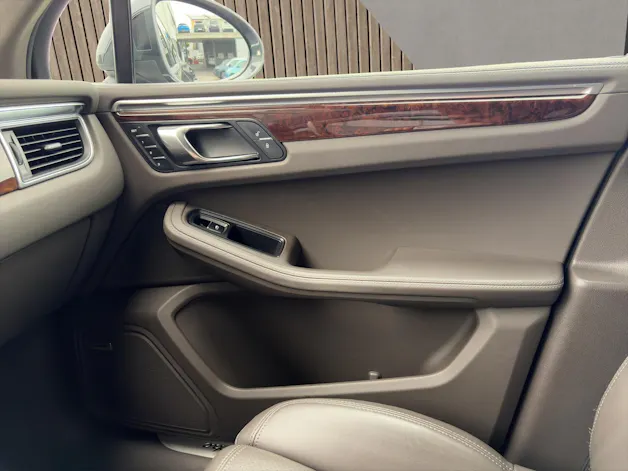 PORSCHE Macan Turbo PDK / 8 Fach!