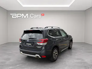Subaru Forester Station 2.0i e-Boxer Swiss Plus