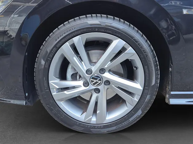 VW Golf Variant 1.5 eTSI mHEV R-Line