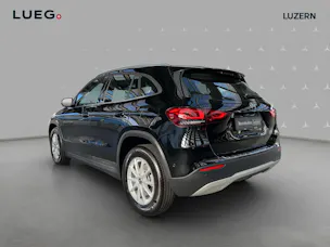 MERCEDES-BENZ GLA 180 7G-DCT