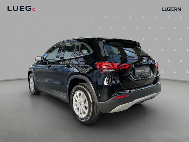 MERCEDES-BENZ GLA 180 7G-DCT