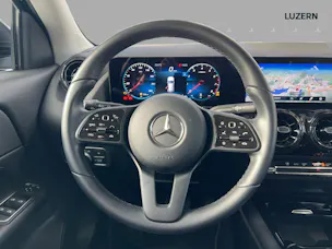 MERCEDES-BENZ GLA 180 7G-DCT