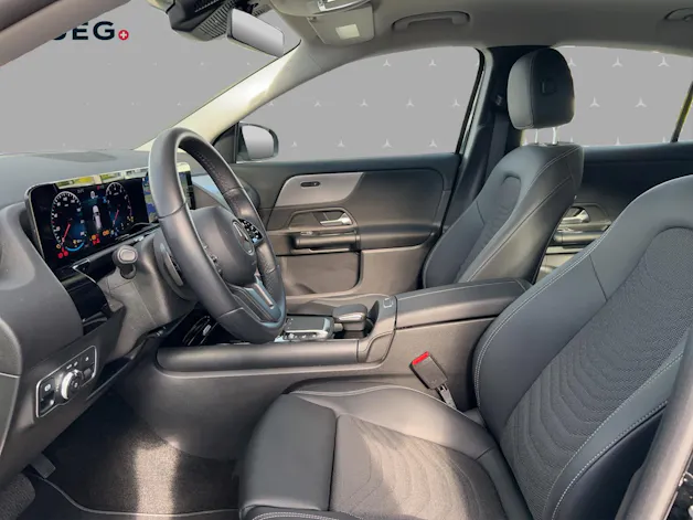 MERCEDES-BENZ GLA 180 7G-DCT