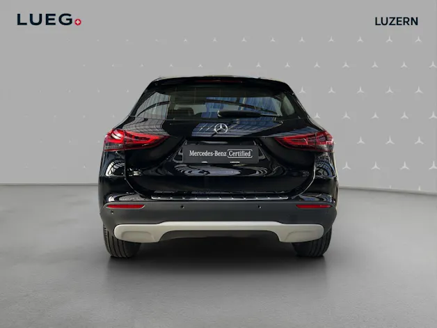 MERCEDES-BENZ GLA 180 7G-DCT