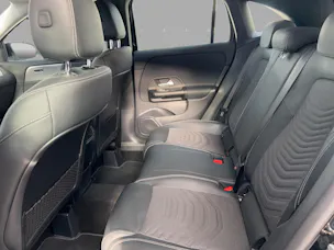 MERCEDES-BENZ GLA 180 7G-DCT