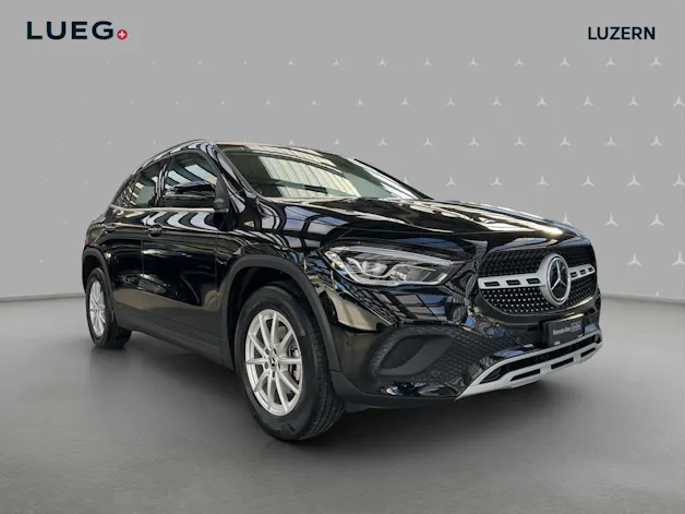 MERCEDES-BENZ GLA 180 7G-DCT