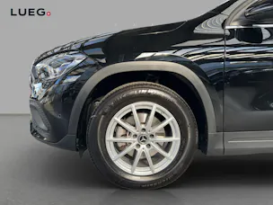 MERCEDES-BENZ GLA 180 7G-DCT