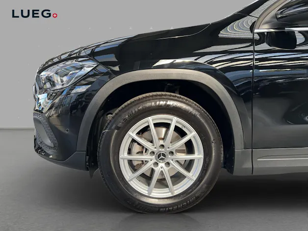 MERCEDES-BENZ GLA 180 7G-DCT