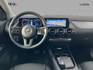 MERCEDES-BENZ GLA 180 7G-DCT