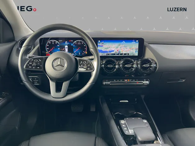 MERCEDES-BENZ GLA 180 7G-DCT