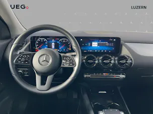 MERCEDES-BENZ GLA 180 7G-DCT