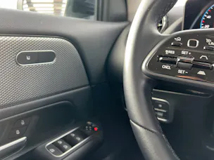 MERCEDES-BENZ GLA 180 7G-DCT