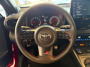 Toyota Yaris 1.6 GR Sport | CH Fahrzeug | Circuit Paket | 10 Jahre Garantie | H&R | Milltek | Giacuzzo | Maxton | Japan Racing |
