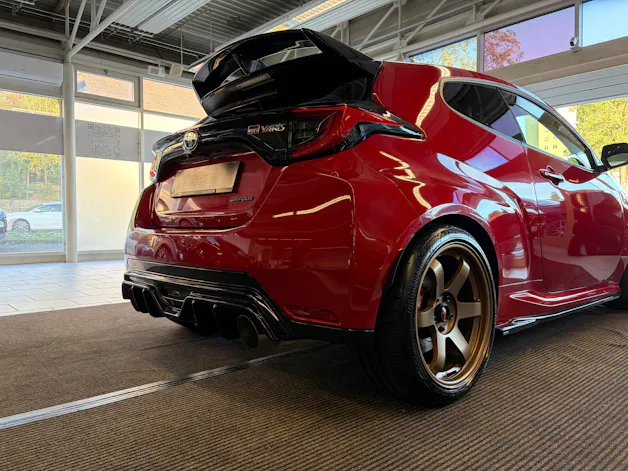 Toyota Yaris 1.6 GR Sport | CH Fahrzeug | Circuit Paket | 10 Jahre Garantie | H&R | Milltek | Giacuzzo | Maxton | Japan Racing |