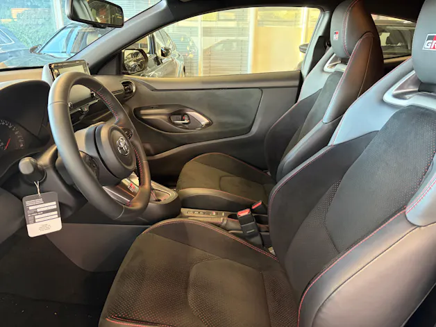Toyota Yaris 1.6 GR Sport | CH Fahrzeug | Circuit Paket | 10 Jahre Garantie | H&R | Milltek | Giacuzzo | Maxton | Japan Racing |