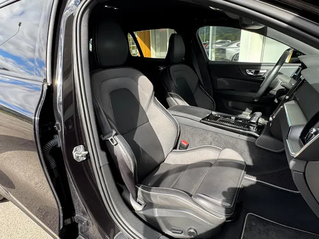 VOLVO V60 T8 eAWD Twin Engine R-Design Geartronic