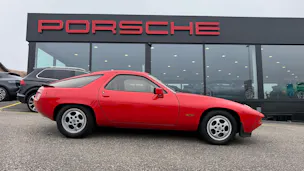 PORSCHE 928