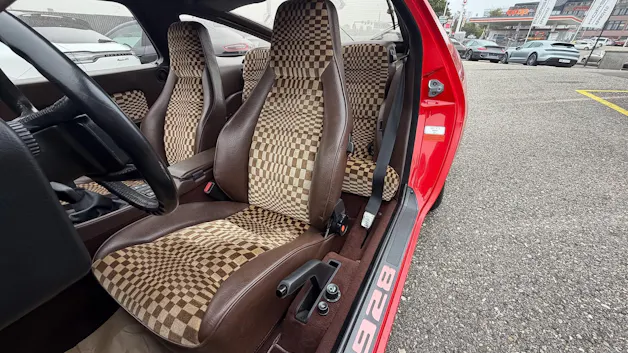 PORSCHE 928