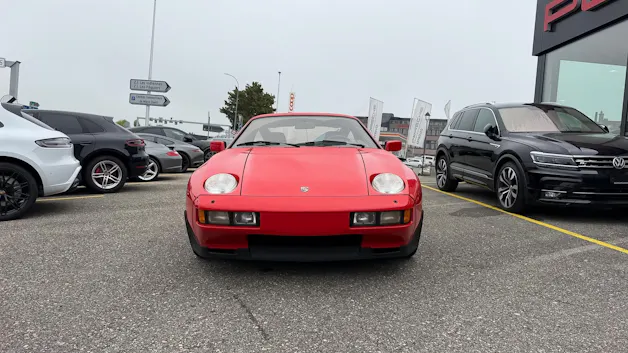 PORSCHE 928
