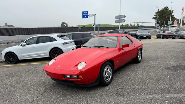 PORSCHE 928