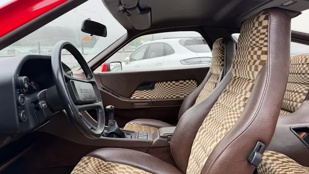 PORSCHE 928
