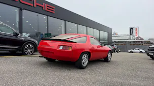 PORSCHE 928