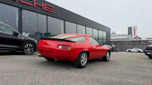 PORSCHE 928