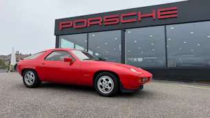 PORSCHE 928