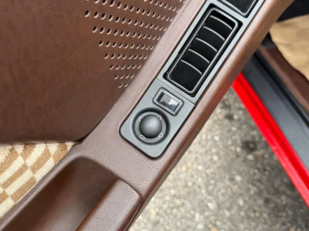 PORSCHE 928