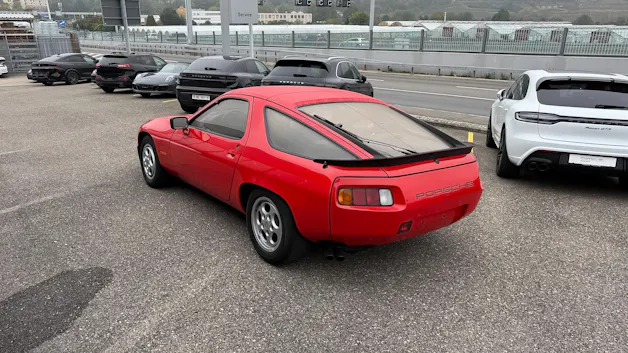 PORSCHE 928