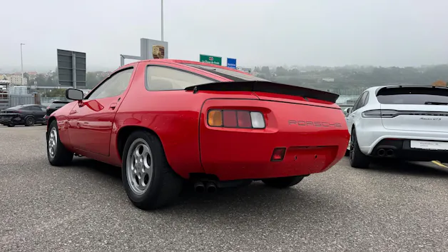 PORSCHE 928