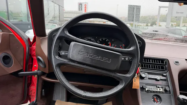 PORSCHE 928