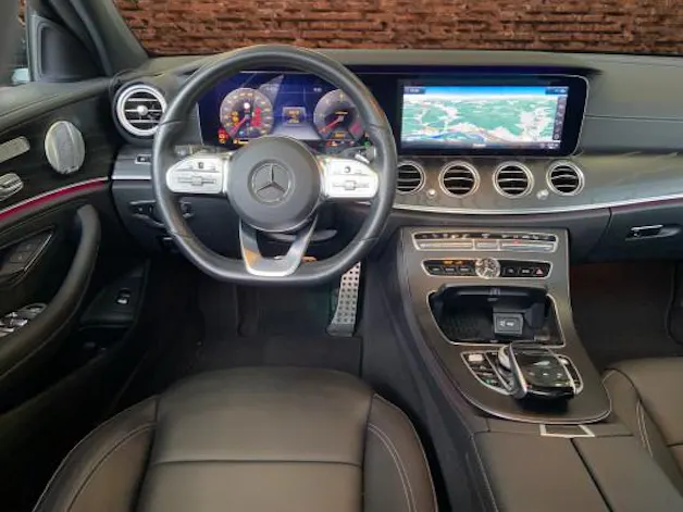 MERCEDES-BENZ E 220 d Swiss Star AMG 4M
