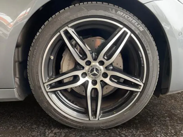 MERCEDES-BENZ E 220 d Swiss Star AMG 4M