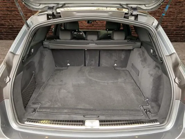 MERCEDES-BENZ E 220 d Swiss Star AMG 4M