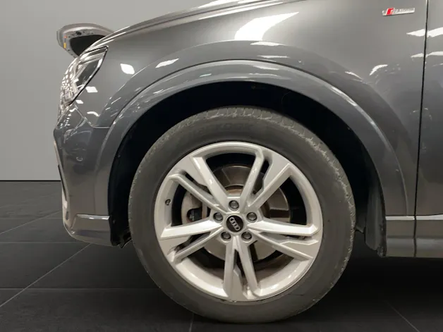 AUDI Q3 2.0 40 S-LINE TFSI