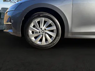 SKODA Octavia Combi 1.5 TSI mHEV DSG Selection