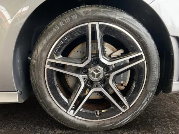 MERCEDES-BENZ A 250e AMG Line
