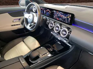 MERCEDES-BENZ A 250e AMG Line